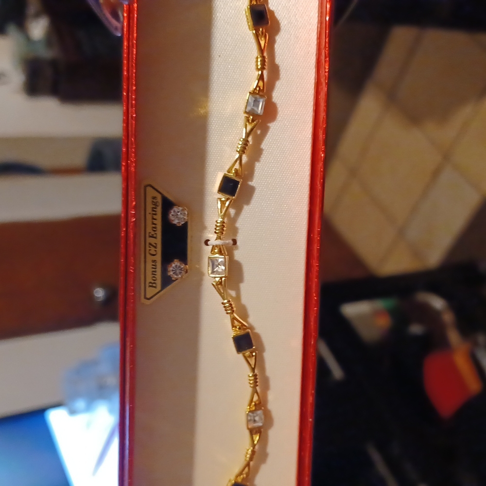 Jewery - Picture 3 of 3